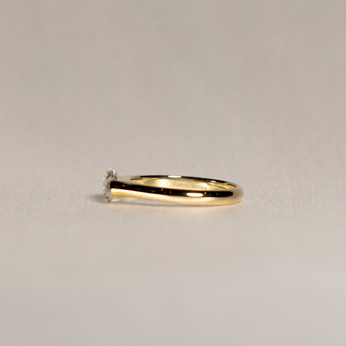 1.01 Oval Cut Isla Ring