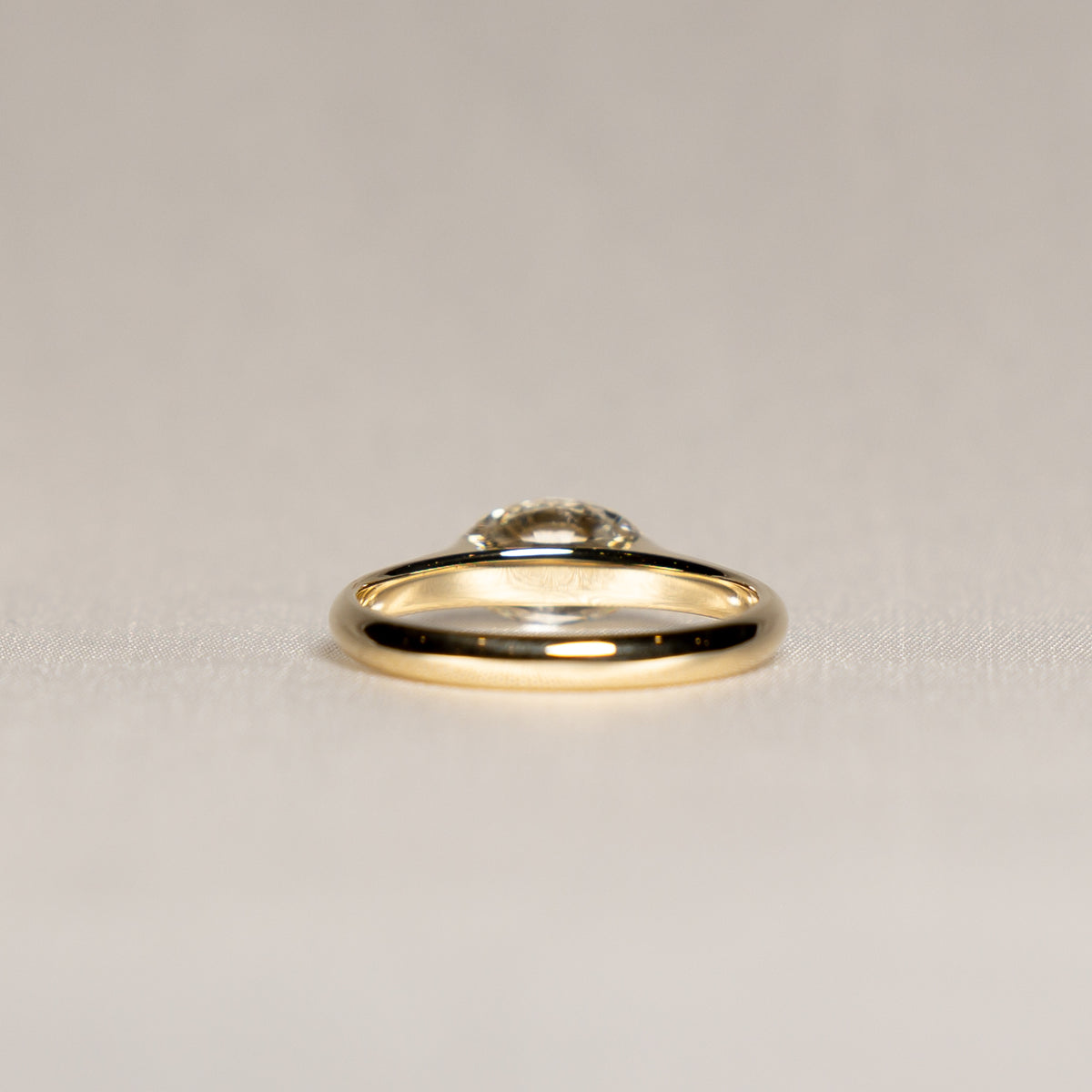 1.01 Oval Cut Isla Ring
